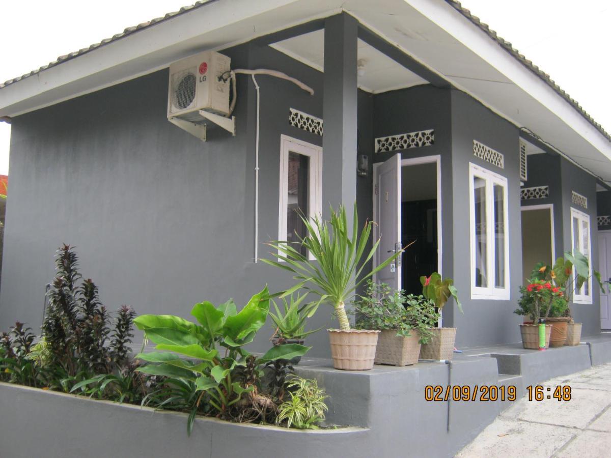 Hotel Aqilakost N Cafe Gadog Puncak Bogor Exterior foto