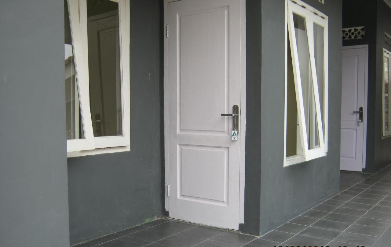 Hotel Aqilakost N Cafe Gadog Puncak Bogor Exterior foto